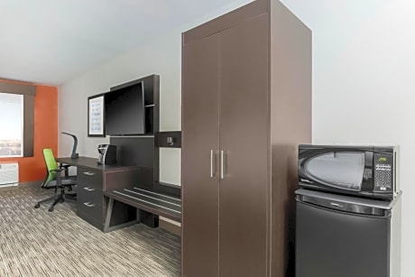 Standard King Room with Mobility Accessible Tub