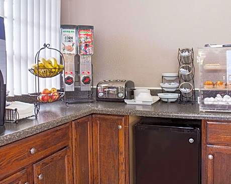 Rodeway Inn & Suites