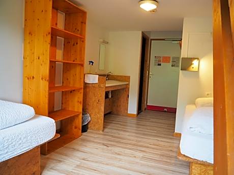 5-Bed Room with Shower