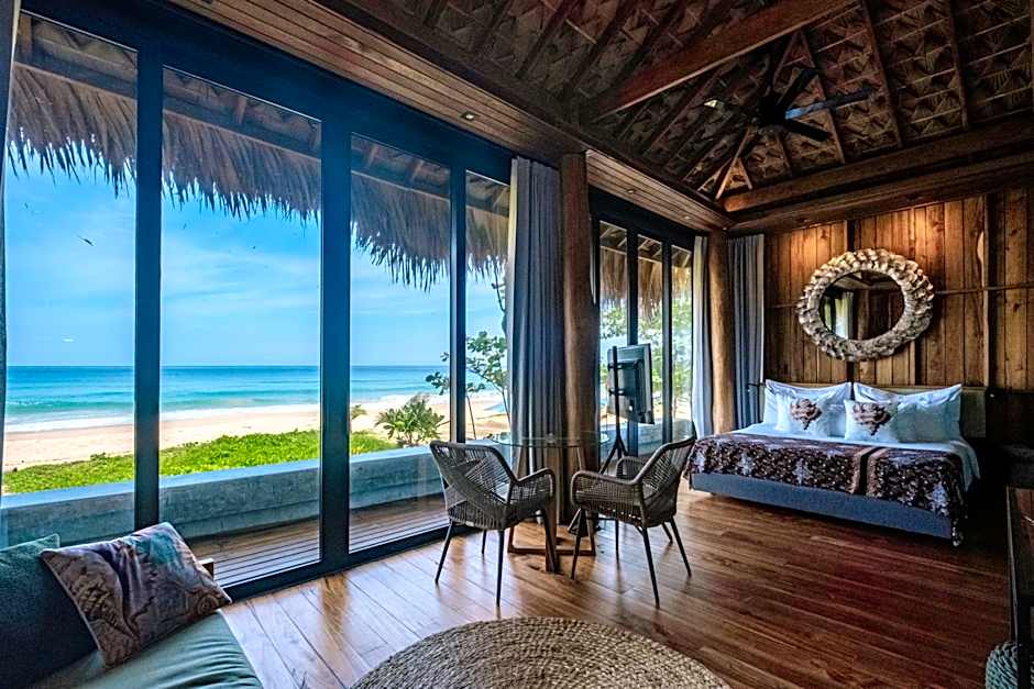 Sealord Naithon Beachfront Villa