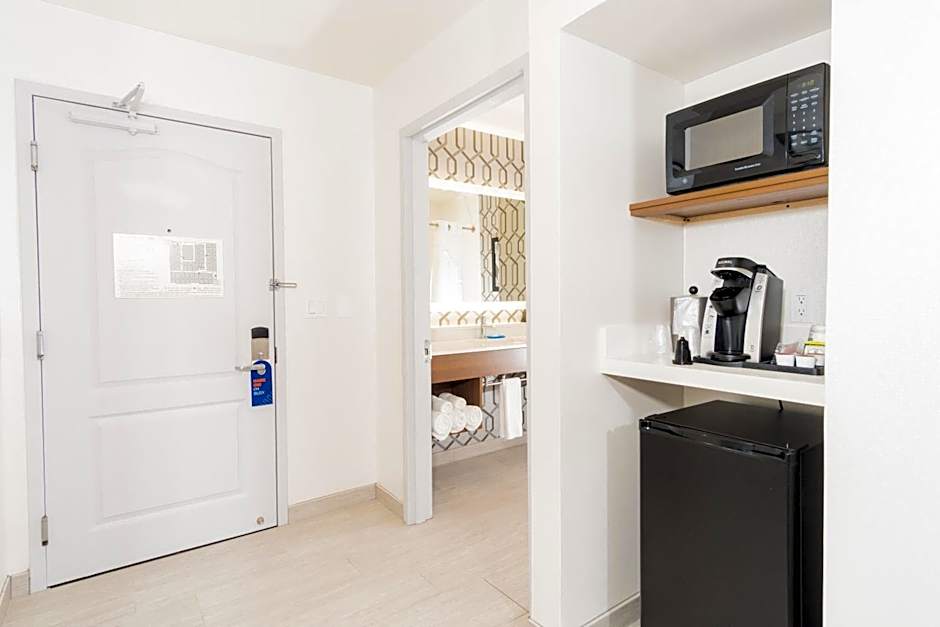 Holiday Inn Express Hollywood Walk of Fame By IHG