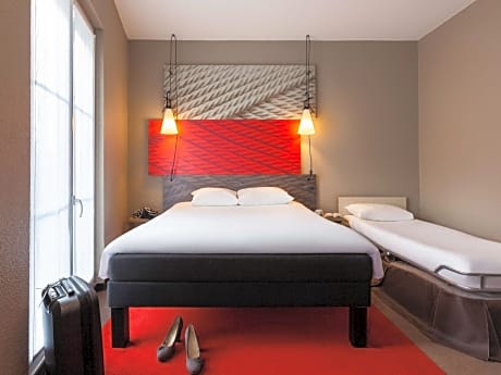 Standard Room with One Double Bed and One Single Bed
