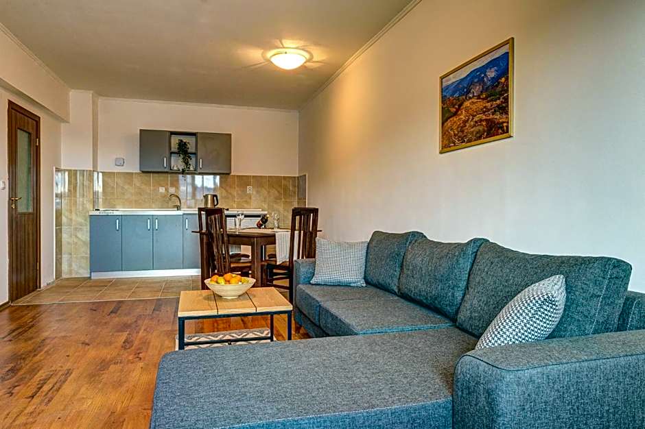 Complex Silver Hills