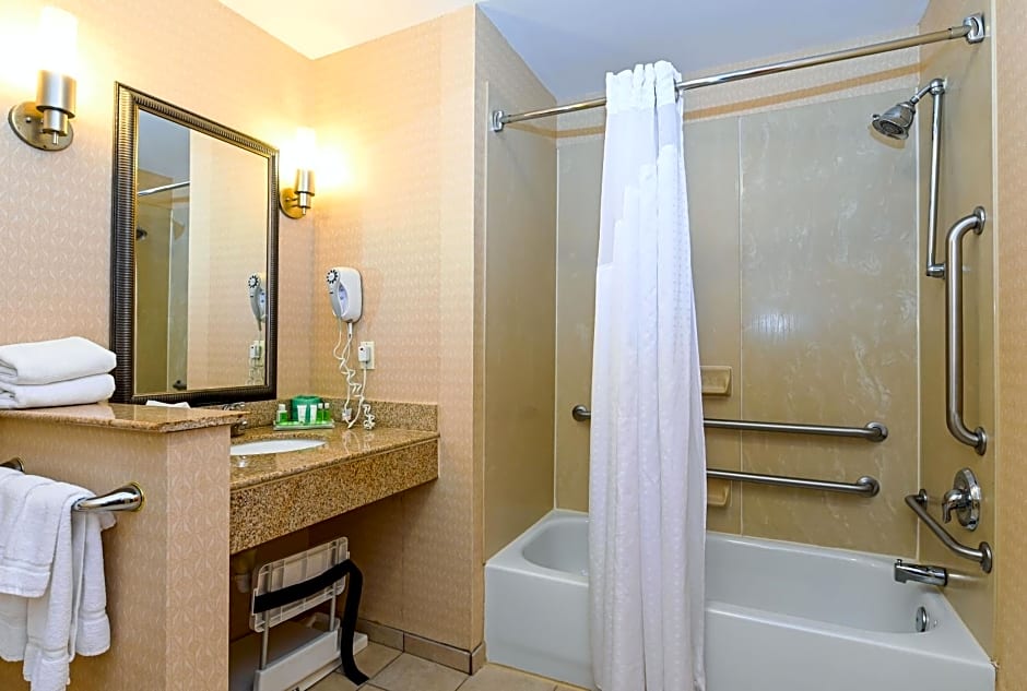 Holiday Inn Petersburg North- Fort Lee, an IHG Hotel