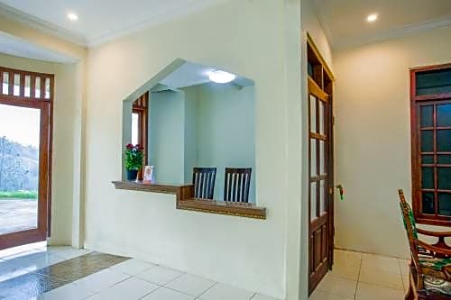 OYO 3004 Penginapan Bromo Adi