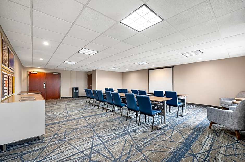 Holiday Inn Express & Suites Buffalo Airport By IHG