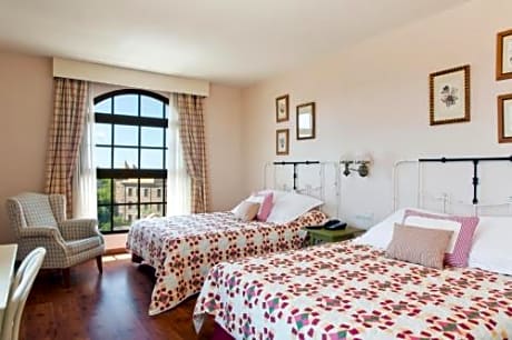 Basic Standard Room with Access To Amusement Park + 1-day ticket to Ferrari Land