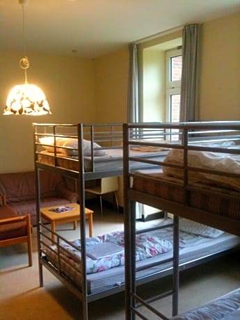  Single Bed in Dormitory Room with Shared Bathroom