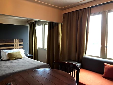 Corner Suite Matrimonial