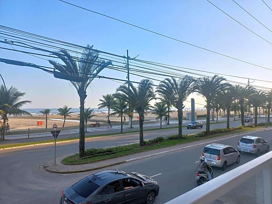 Apto 714 - Prédio em frente mar