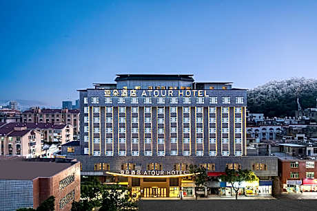 Atour Hotel Quanzhou Nan'an Shuitou Anping Bridge