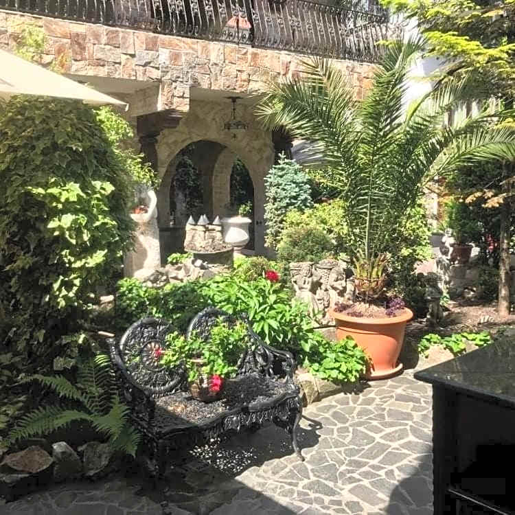 Hunter Prince Castle Hotel