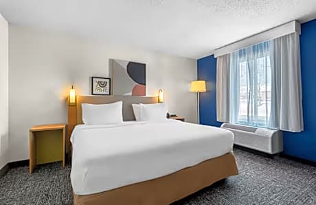 1 King Bed Mobility Accessible With Bathtub