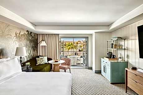 Club Level King or Double Room with Garden View