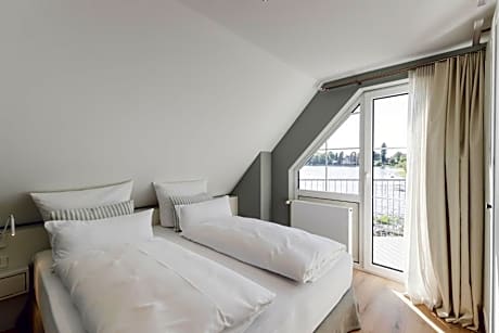 Suite Deluxe with Sea View in Lake House