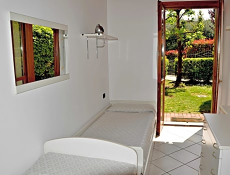 Apartment with Garden View