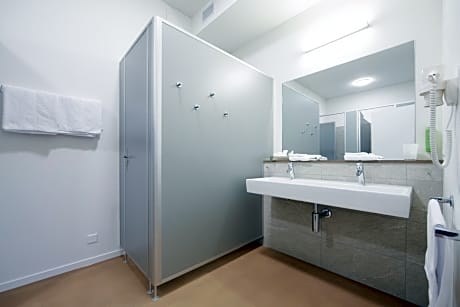 Family Room (6 Adults) - no window