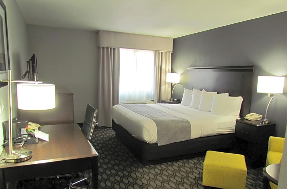 Oak Hill Inn & Suites