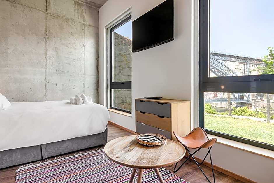 Bridge It - Suites & Views