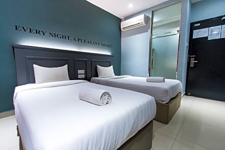 Deluxe Twin City View