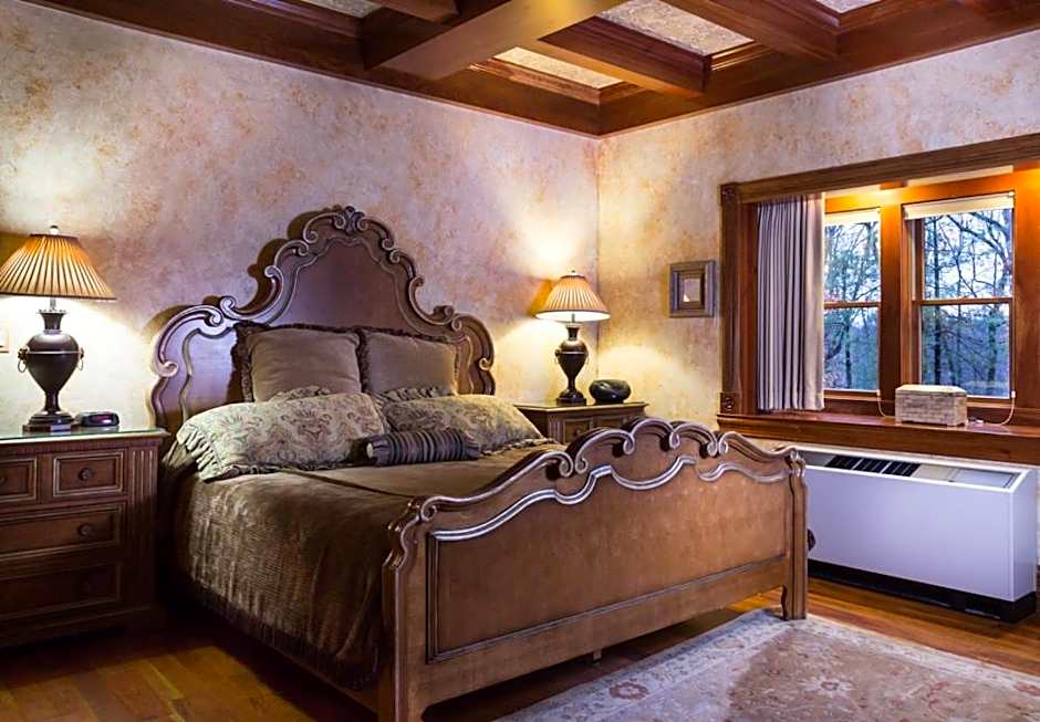 Landoll's Mohican Castle