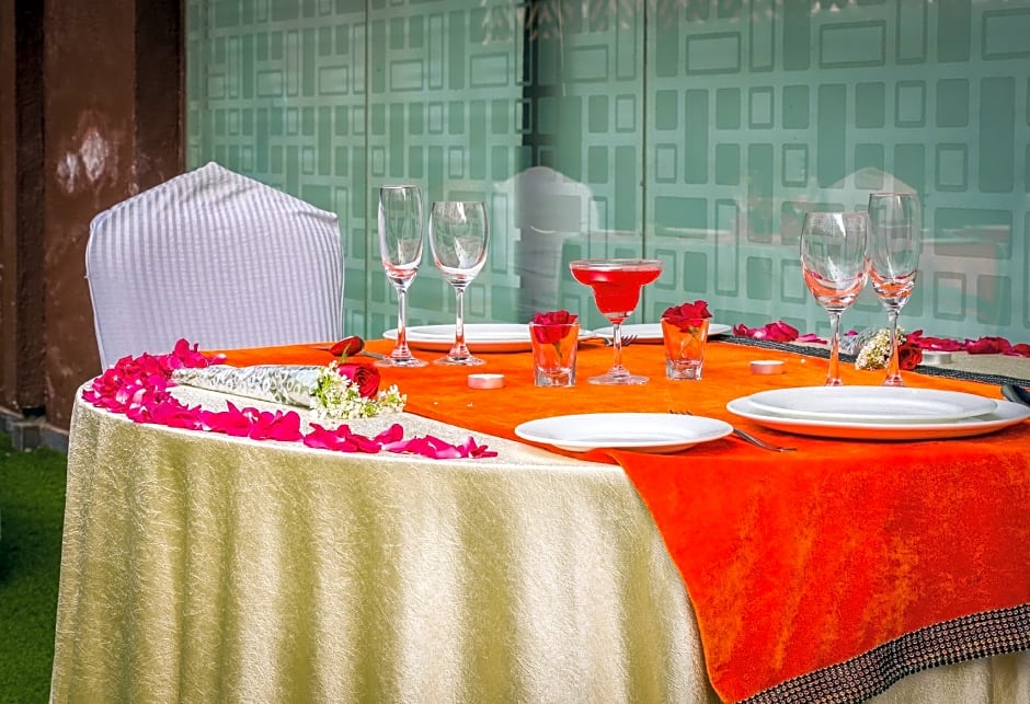 Caspia Hotel New Delhi Shalimar Bagh