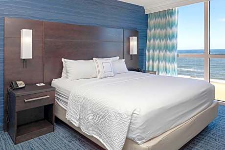 One-Bedroom Oceanfront Residential King Suite with Sofa Bed - Mobility and Hearing Accessible with Tub