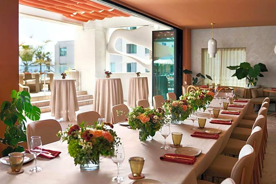 Sandbourne Santa Monica, Autograph Collection