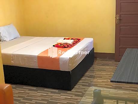 RedDoorz near Gedung Kesenian Palopo