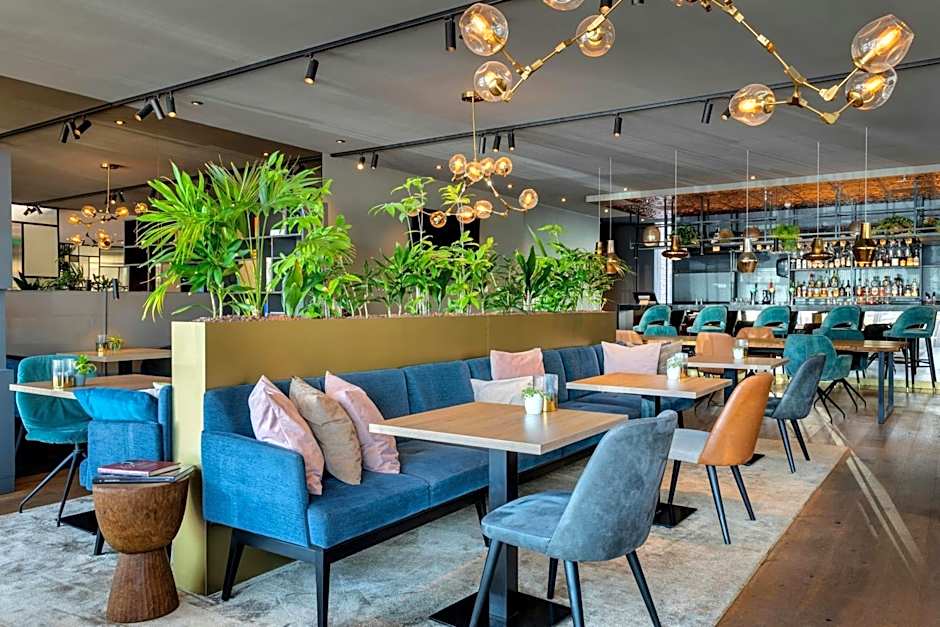 Renaissance by Marriott Amsterdam Schiphol Airport Hotel