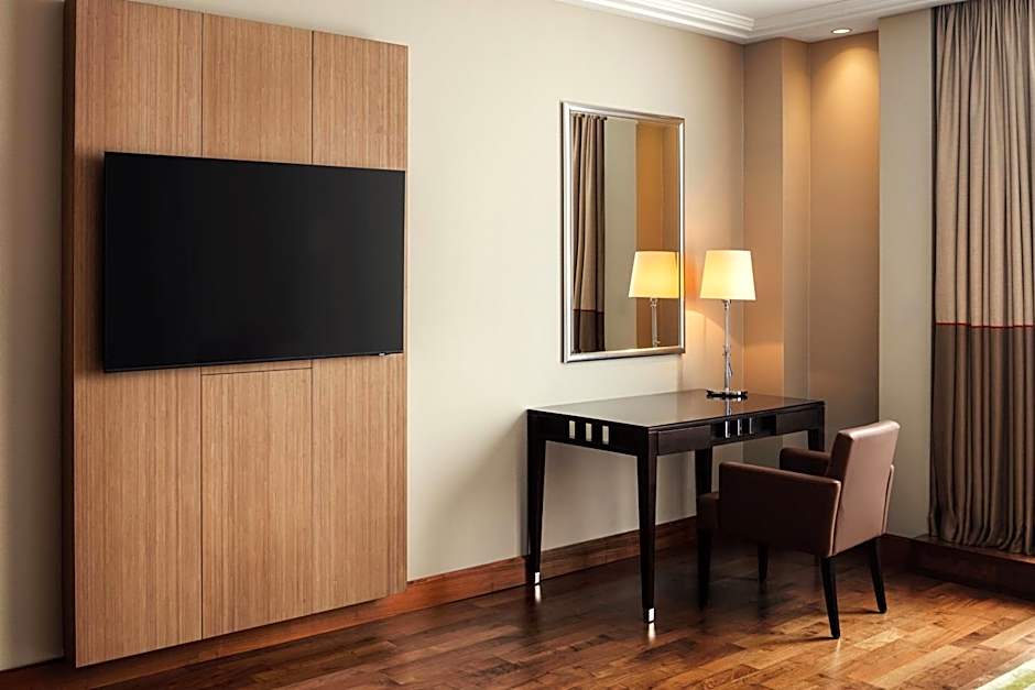 Photo 1 of 6 of Junior 1 King Bed Suite