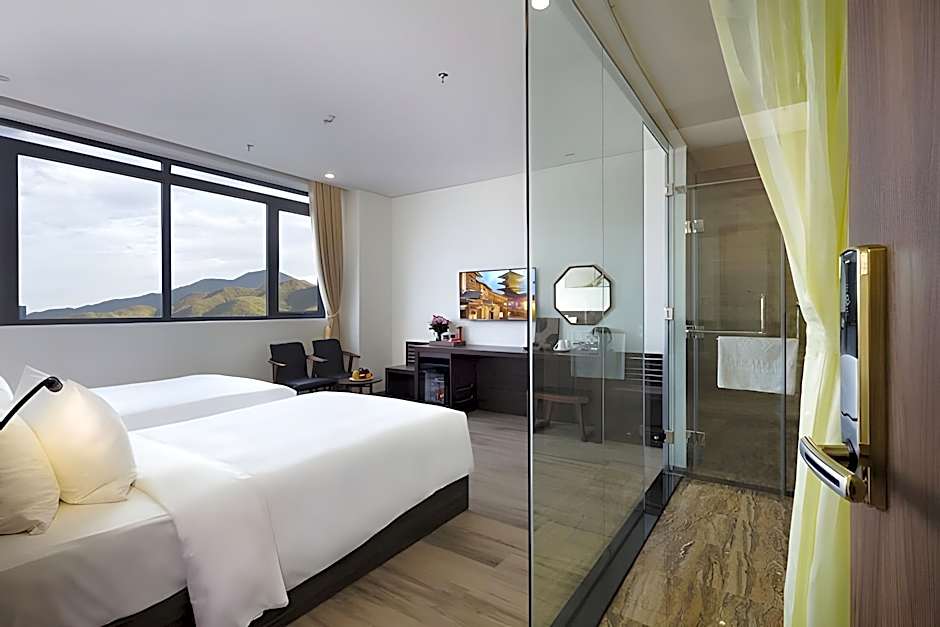 EMERALD BAY HOTEL & SPA