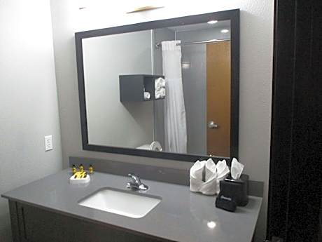 Queen Room with Two Queen Beds and Mobility Accessible Bathtub