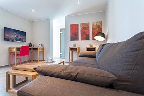 Deluxe Apartment with Garden