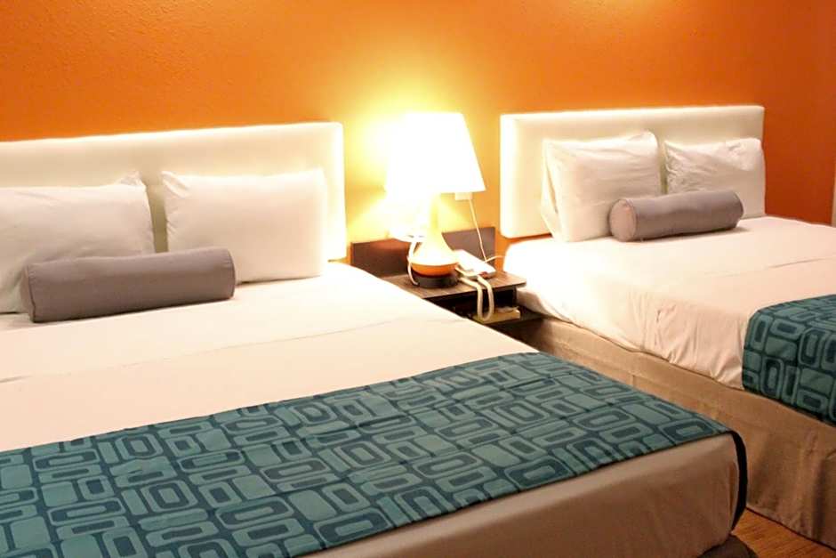 Howard Johnson by Wyndham Lake George