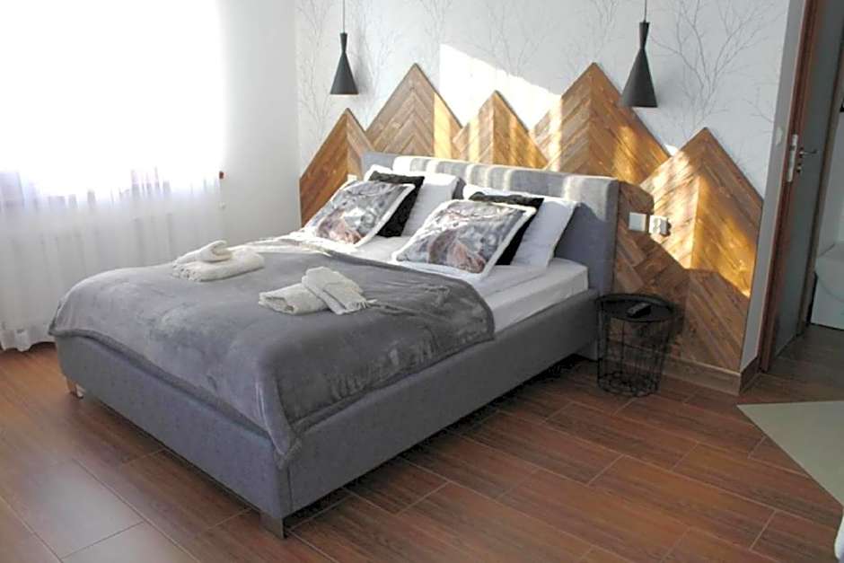 Biały Jeleń z basenem i jacuzzi