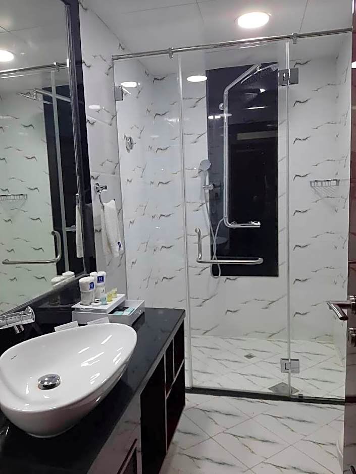 Golden Tulip Headington Ruwi