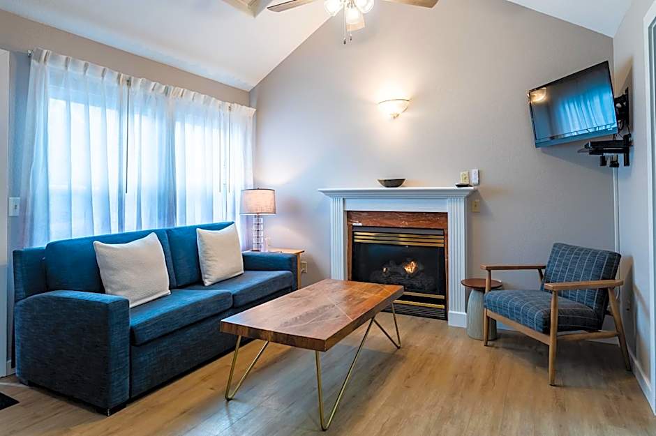 Inn at Haystack Rock