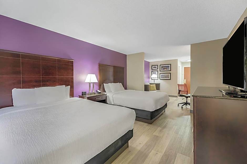 La Quinta Inn & Suites by Wyndham Louisville East