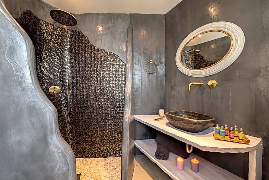 ArmonOia Luxury Caves