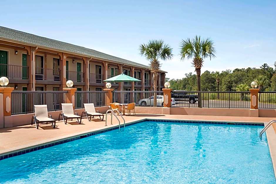 Days Inn by Wyndham Hardeeville/ I-95 State Line