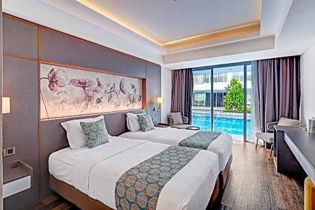 Suite Twin with Pool Access