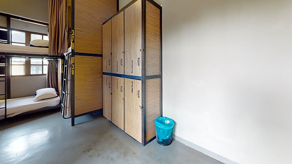 Traveller Bunker Hostel