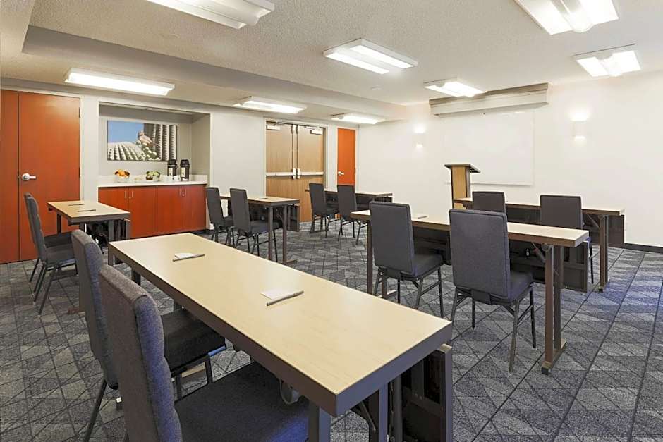 Courtyard by Marriott Tucson Airport