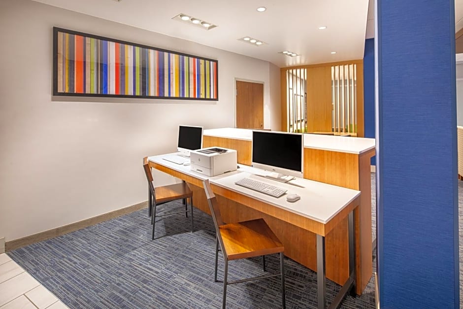 Holiday Inn Express And Suites Chico By IHG