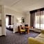 La Quinta Inn & Suites by Wyndham Houston West Park 10