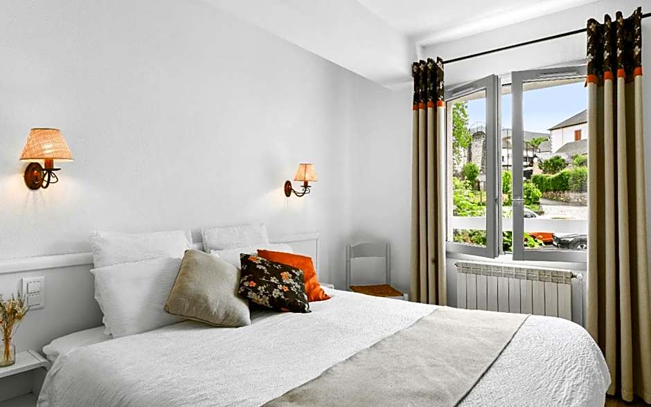 Logis Hôtel Etchemaïté