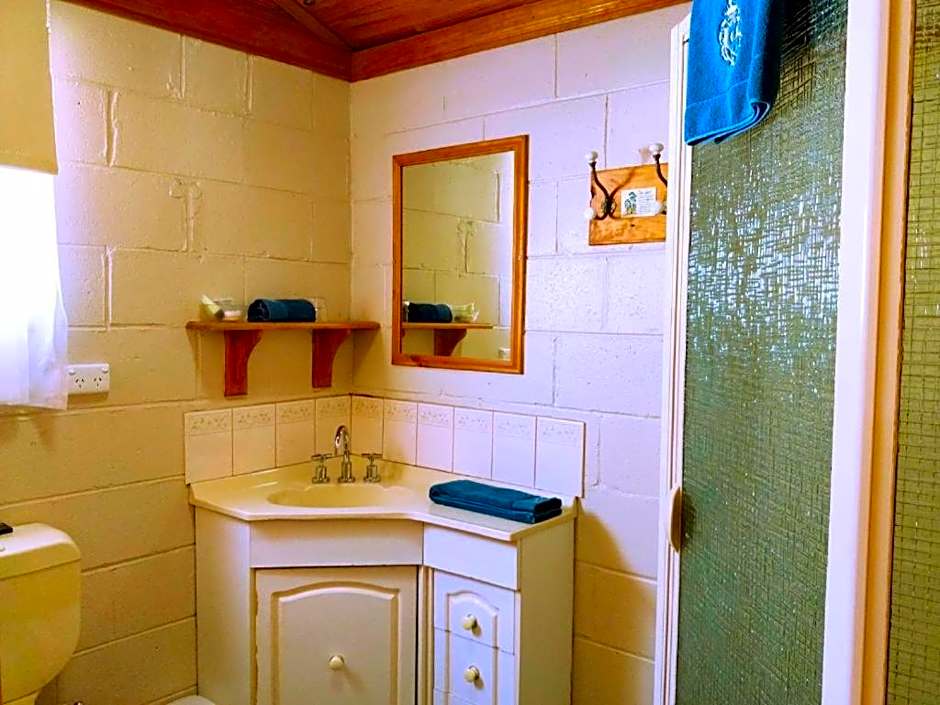 Twelve Apostles Motel & Country Retreat