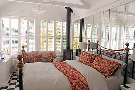 Queen-Superior-Ensuite with Shower-Garden View-The Garden Room