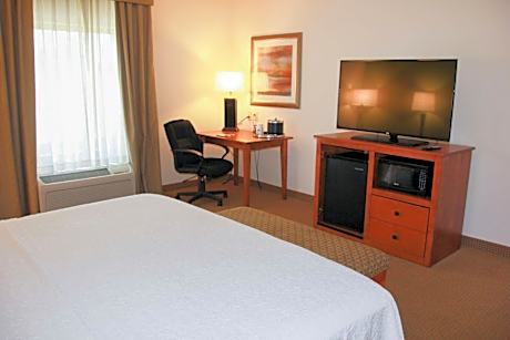King Room with Accessible Tub - Mobility and Hearing Access/Non-Smoking